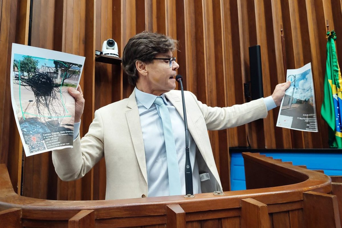 Fiação inutilizada em postes de energia elétrica