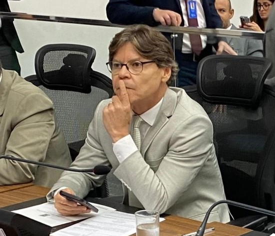 Pedido de explicações sobre valor de passagens